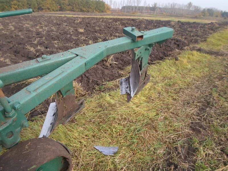 Как отрегулировать трехкорпусный плуг на мтз 82. Плн 3-35 на мтз 80. плуг плн-3-35 алмаз. плуг плн 335. крышка колеса плуг мтз-80.
