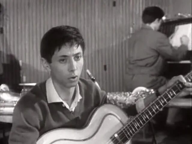 первый троллейбус песня. улицы ждут пустые тает. асфальт тает. город в тумане. владимир трошин — улицы ждут пустые (за тобою вслед).