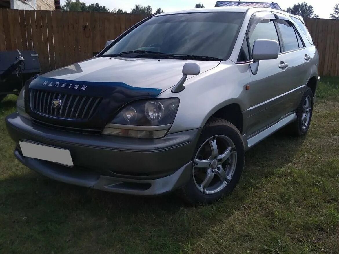 Тойота харриер приморский край. Toyota Harrier. 220 Цвет Тойота Харриер. Тойота Харриер 2005-2009г разбитые. Тойота Харриер на тракторных номерах.