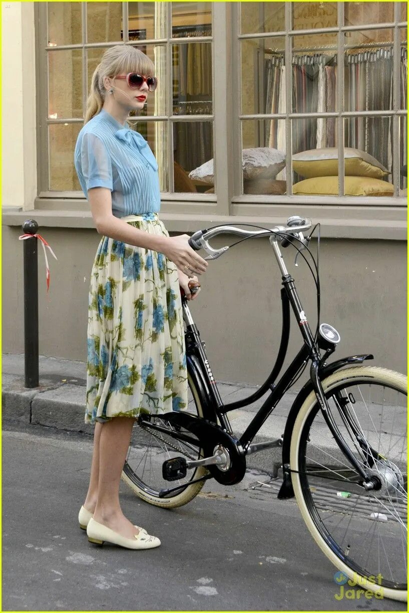 Paris swift. Taylor swift begin again. taylor swift begin again music video.