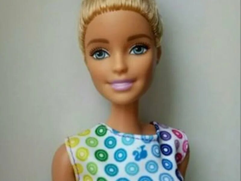 кукла барби инвалидка. кукла барби без ног. кукла барби без одёжки. статуя барби без головы. барби безграничные движения гимнастка.