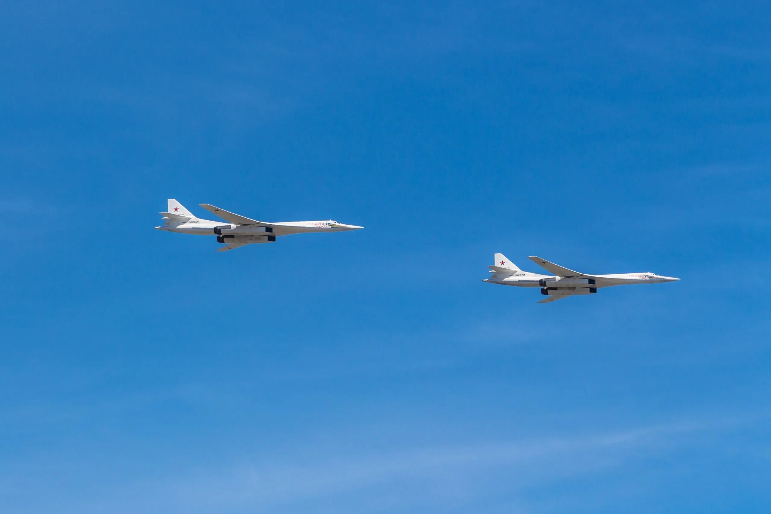 Рос полет. Ту-160 белый лебедь. tupolev tu-160. бомбардировщик дальней авиации россии ту 160. белый лебедь самолет.