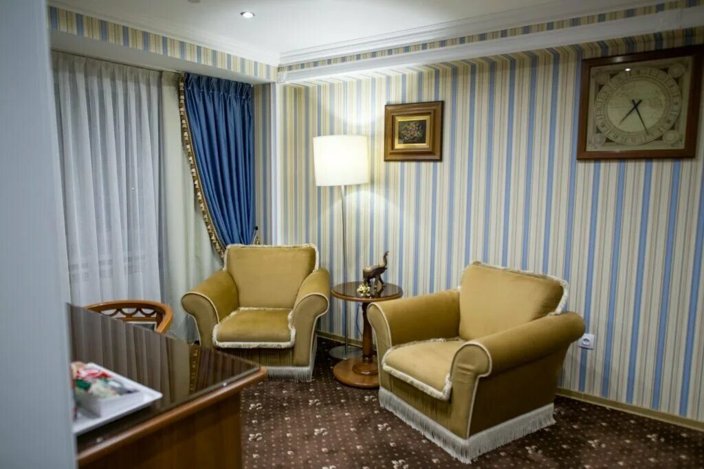 Suite hotel кемерово. Кристалл люкс кемерово. Люксе кемерово. Люксе кемерово. Кристалл отель люкс кемерово.