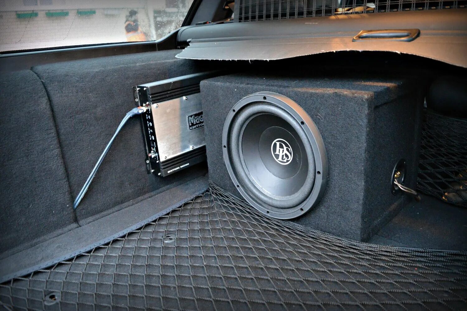 Сабвуфер alpine 2 динамика. Сабвуфер ural patriot в ваз 2114. Какой сабвуфер поставить в машину. Сабвуфер в машину в багажник. Активный сабвуфер в лада гранта.