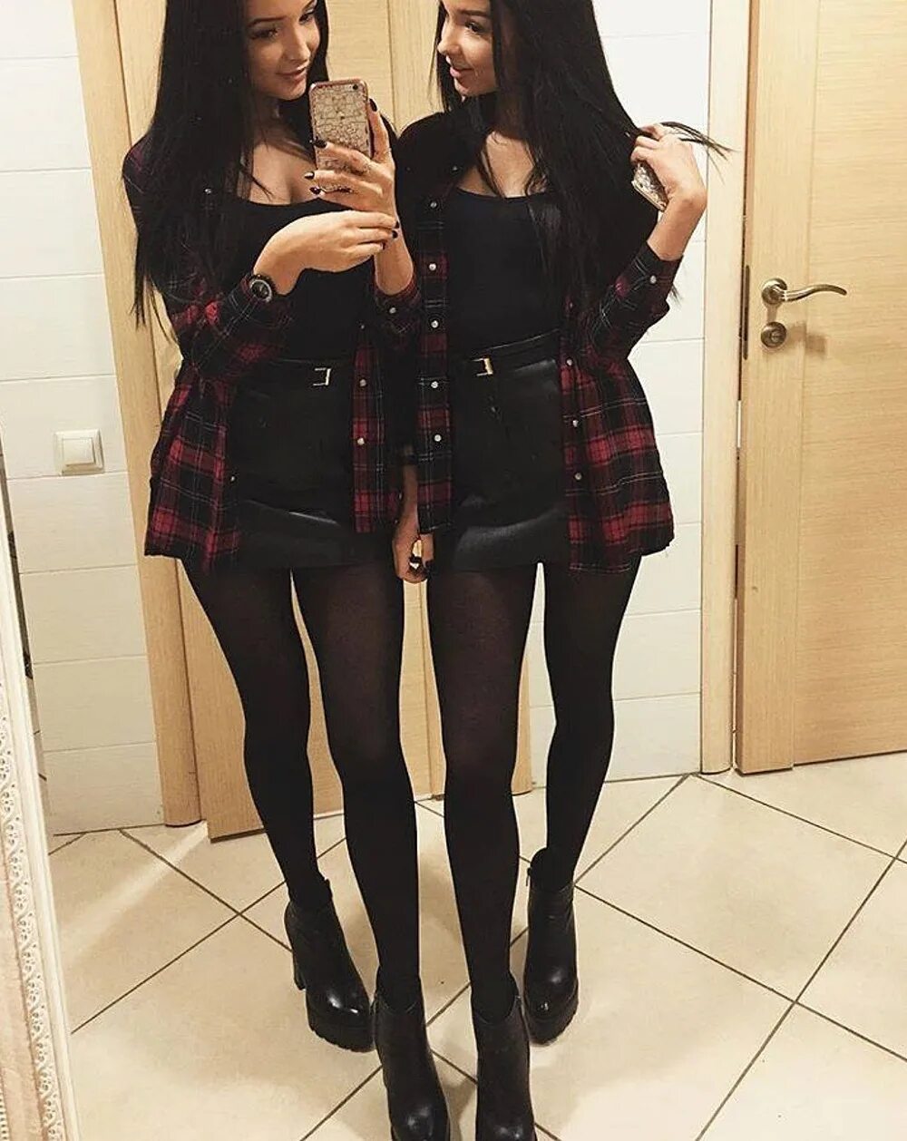 Близняшки Adelya & Alina.