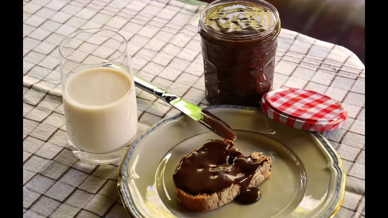 Домашняя шоколадная ореховая паста. Рецепт домашней нутеллы из какао. Шоколадно-арахисовая паста нутелла. Домашняя шоколадная ореховая паста. Арахисовая паста нутелла.