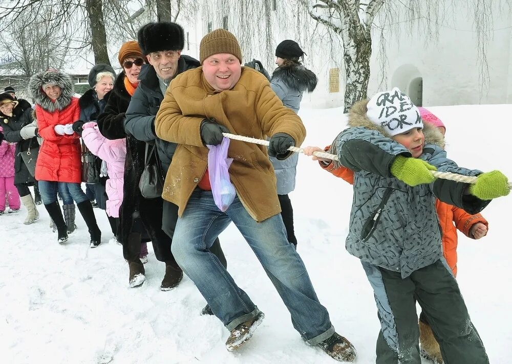 Масленица в ростове великом. Ростов Великий Масленица. Масленица Соликамск. Масленица в Ботаническом саду.