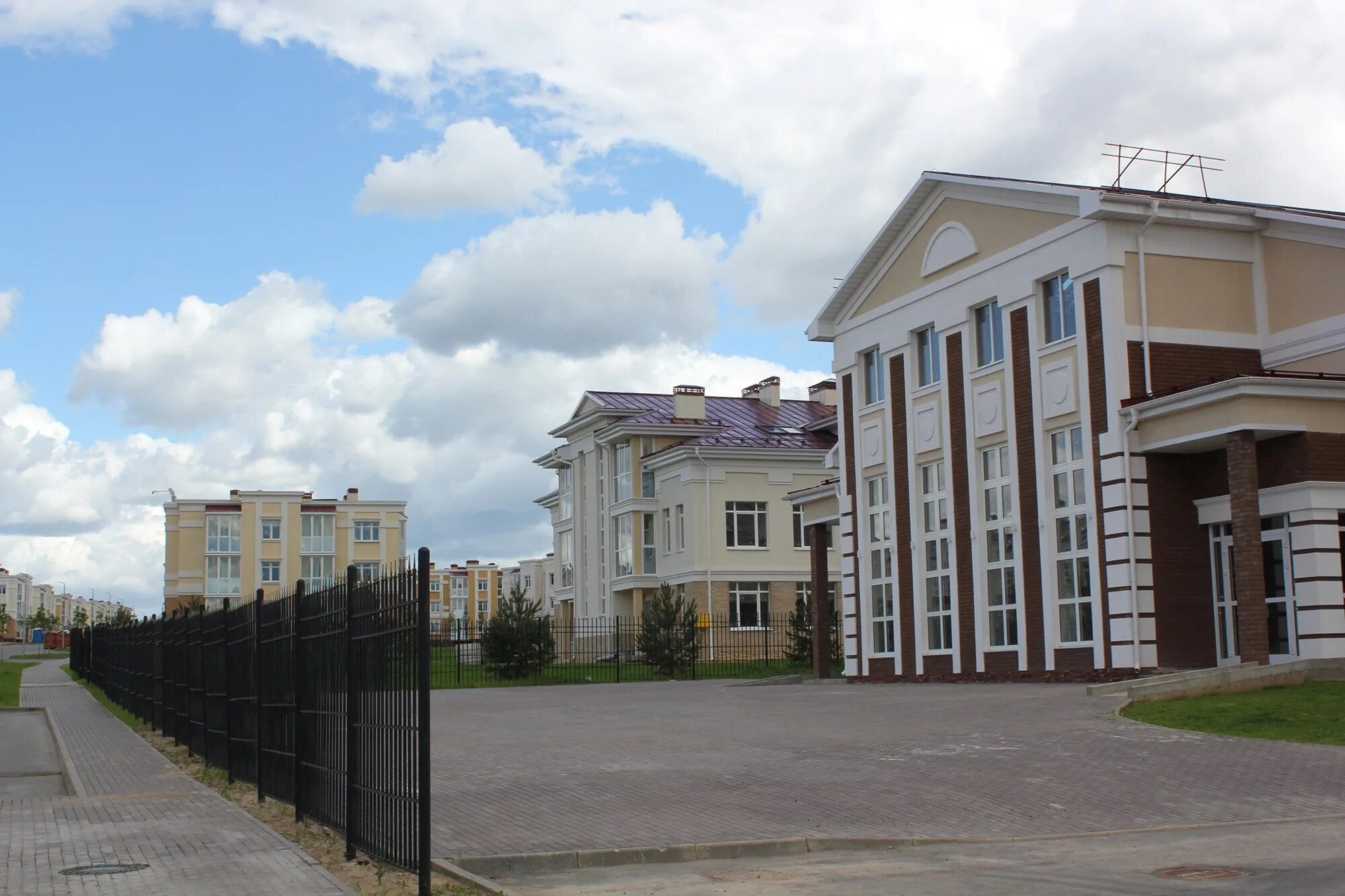 Никольское новая москва. Поселение Первомайское ЖК Новоникольское. Посеселние Первомайское Новоникольское. Ново-Никольское ЖК. ЖК Новоникольское.