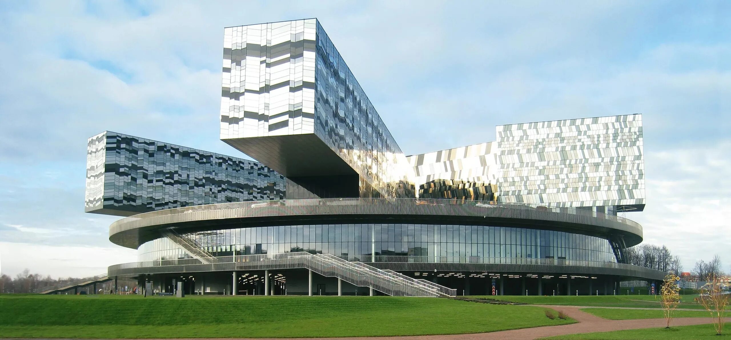 Skolkovo one. Московская школа управления сколково здание. Skolkovo one. Новый резидент сколково. Московская школа сколково.