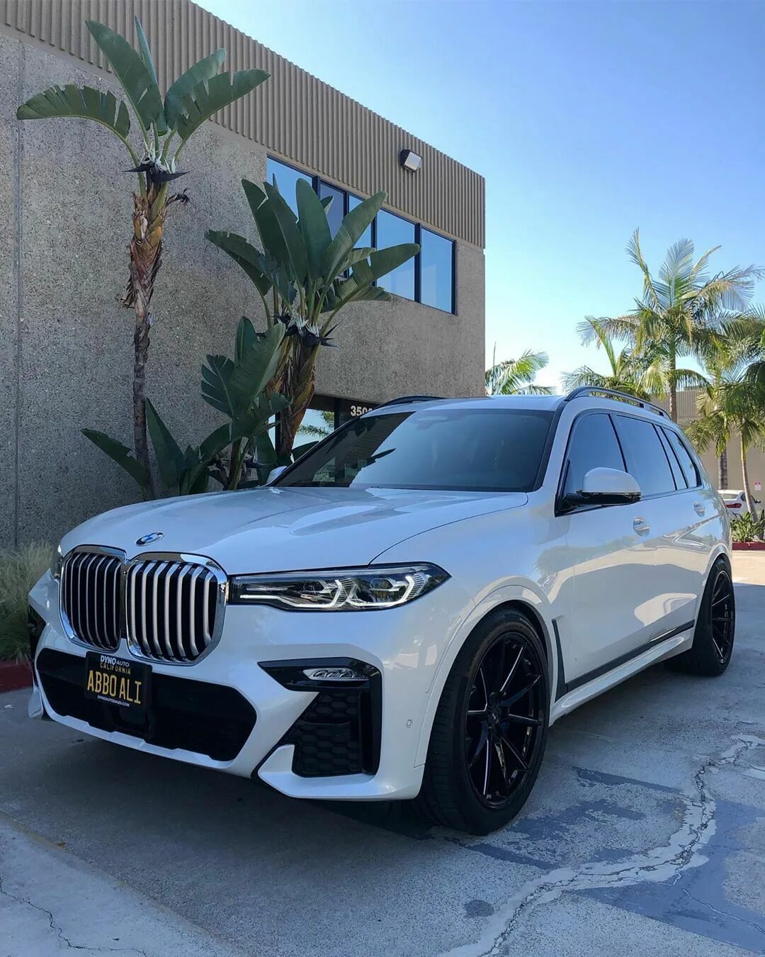 Семь икс семь. Новый BMW x7. БМВ Икс 7. BMW x7 2018. X7 BMW x7.