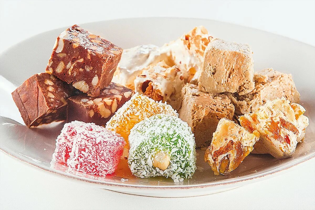 Рахат лукум турция. Конфеты восточные сладости. Рахат лукум турецкий. Рахат лукум турецкий. Баклава кадаиф.