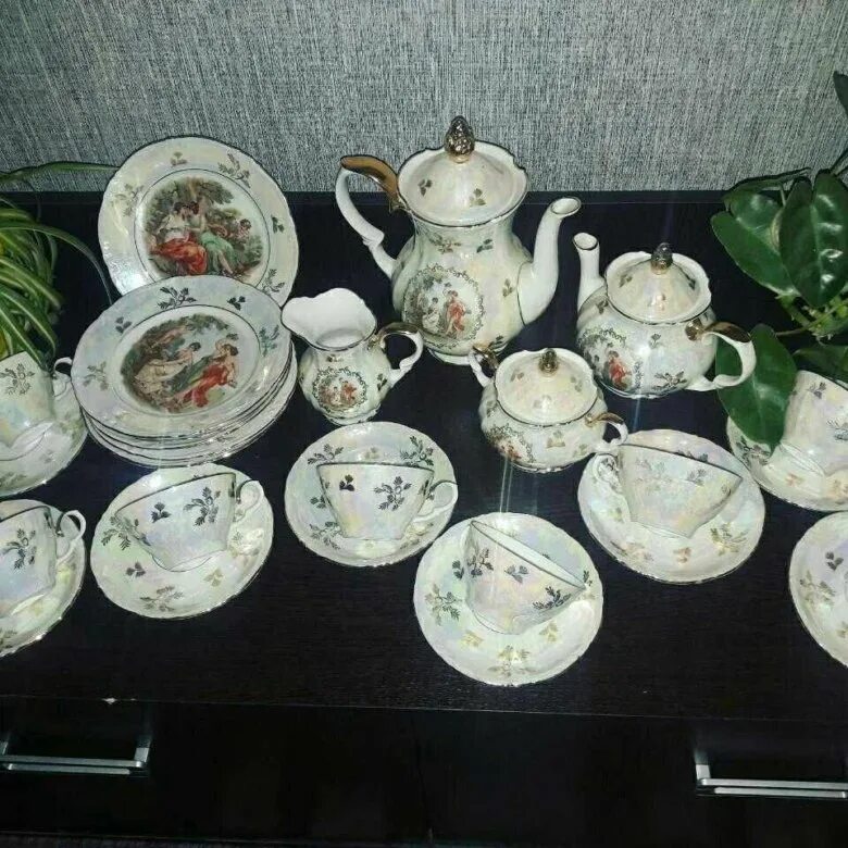 Сервиз мадонна гдр kahla. Продать сервиз. Сервиз мадонна золотой. Перламутровый чайный сервиз мадонна гдр. Сервиз мадонна 2023.