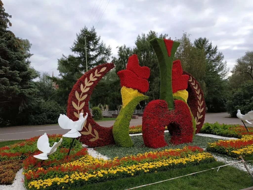 Воскресенский парк Омск. Воскресенский сквер Омск где. Парк Воскресенский сквер. Парк дружбы народов Омск.