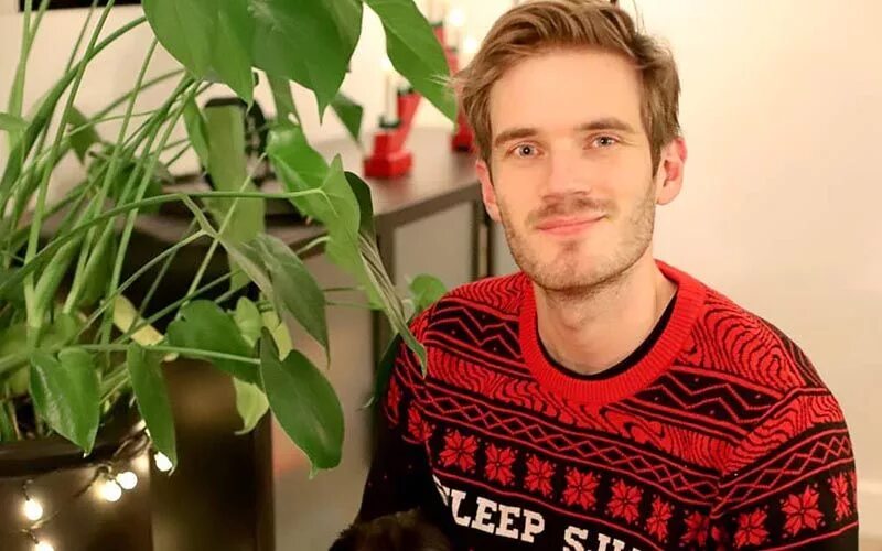 Блогеры свежее видео. ПЬЮДИПАЙ 2022. Блоггер ПЬЮДИПАЙ. PEWDIEPIE 2021. ПЬЮДИПАЙ 2010.