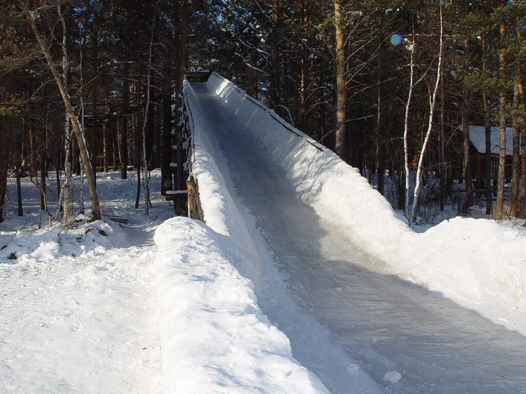 Снежком горка. Снежная горка. Снежные горки. Горка Снежная для детей. Большая Снежная горка.