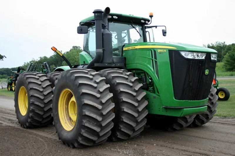 Tractor 2. 922.2 Трактор. Трактор с двойными колесами. Трактор на 2 колесах. Сдвоенные колеса на трактор.