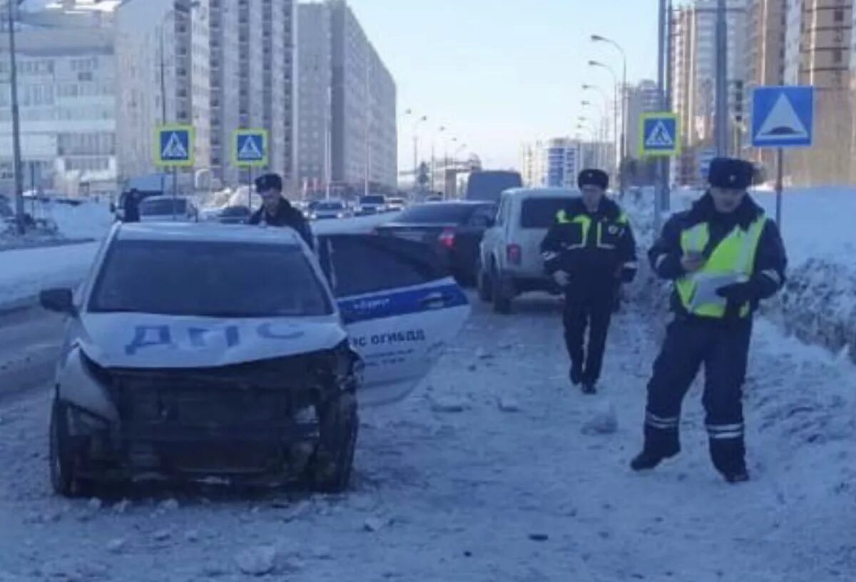 Полиция крылова. Машина ДПС перевернулась. ДПС Сургут. Патрульки ДПС.