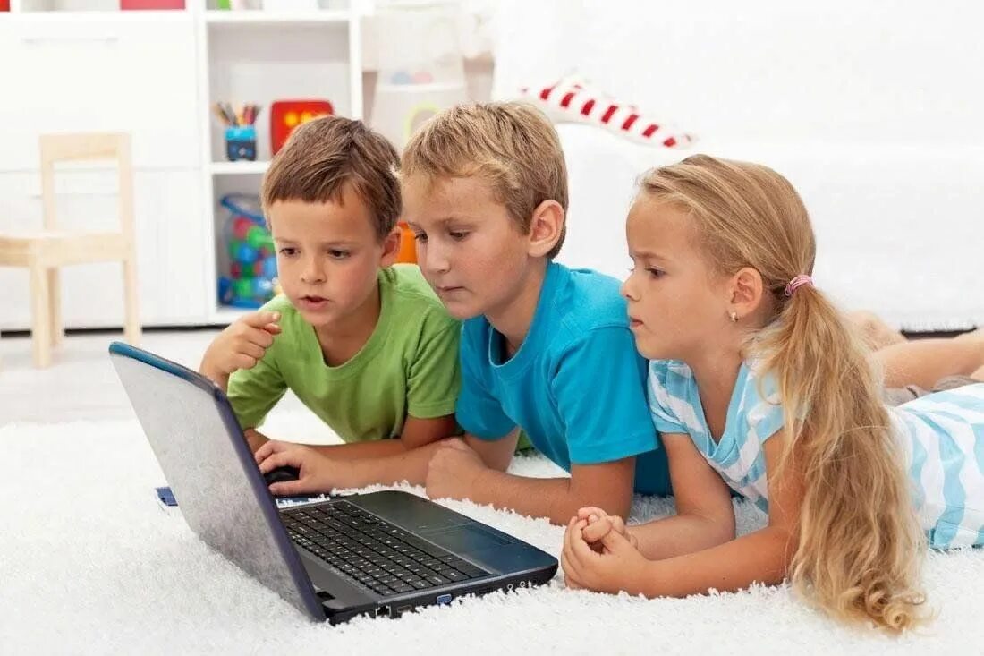 Беседа о интернете. Детям об интернете. Ребенок за компьютером. Компьютер для детей. Дети за компьютерными играми.
