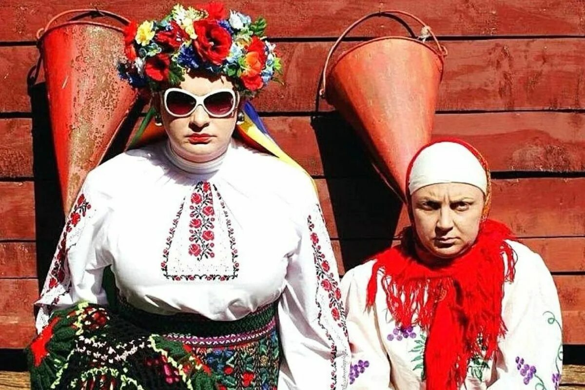 Свадебные костюмы в русском народном стиле. Белорусская семья. Свадьба в русском стиле. Хохлушка с мужем. Кумушка кума.