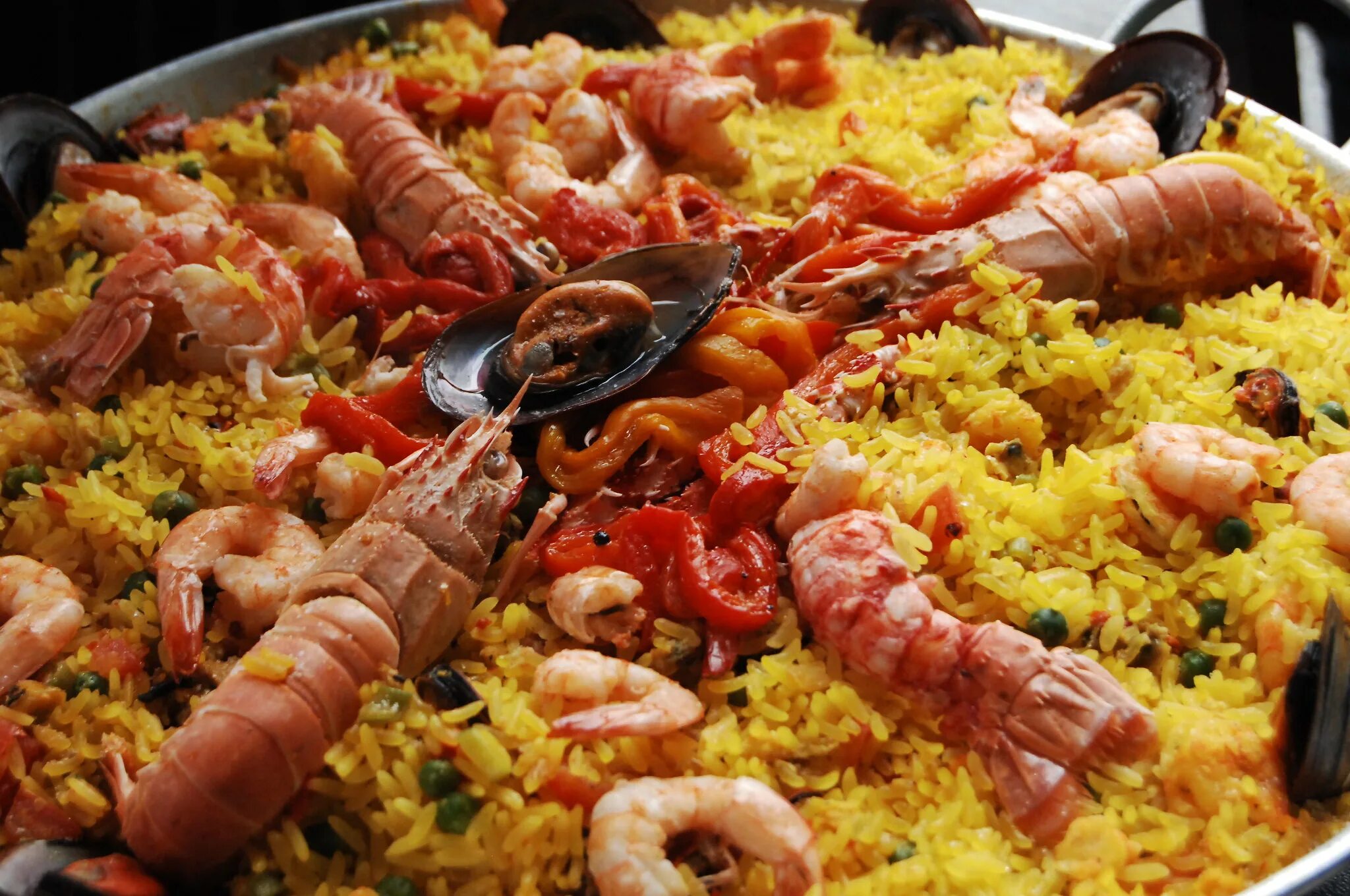 Паэлья кухня. Паэлья, хамон, тапас. паэлья валенсия. испанская паэлья. паэлья традиции испании.
