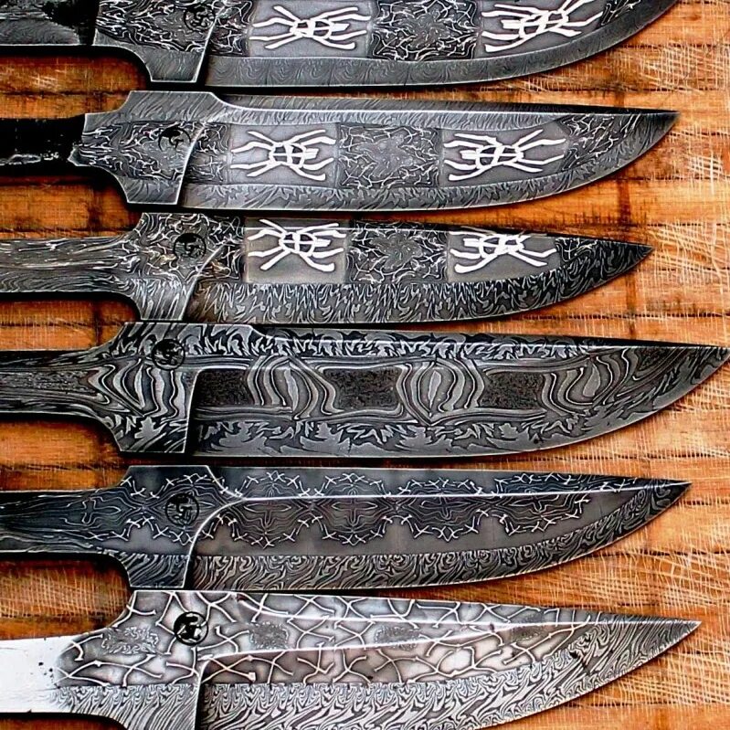 Вокруг ножевые. Клинки из мозаичного Дамаска. Древний клинок Дамаск сталь. Мозаичный Дамаск ножи. Клинки для ножей.