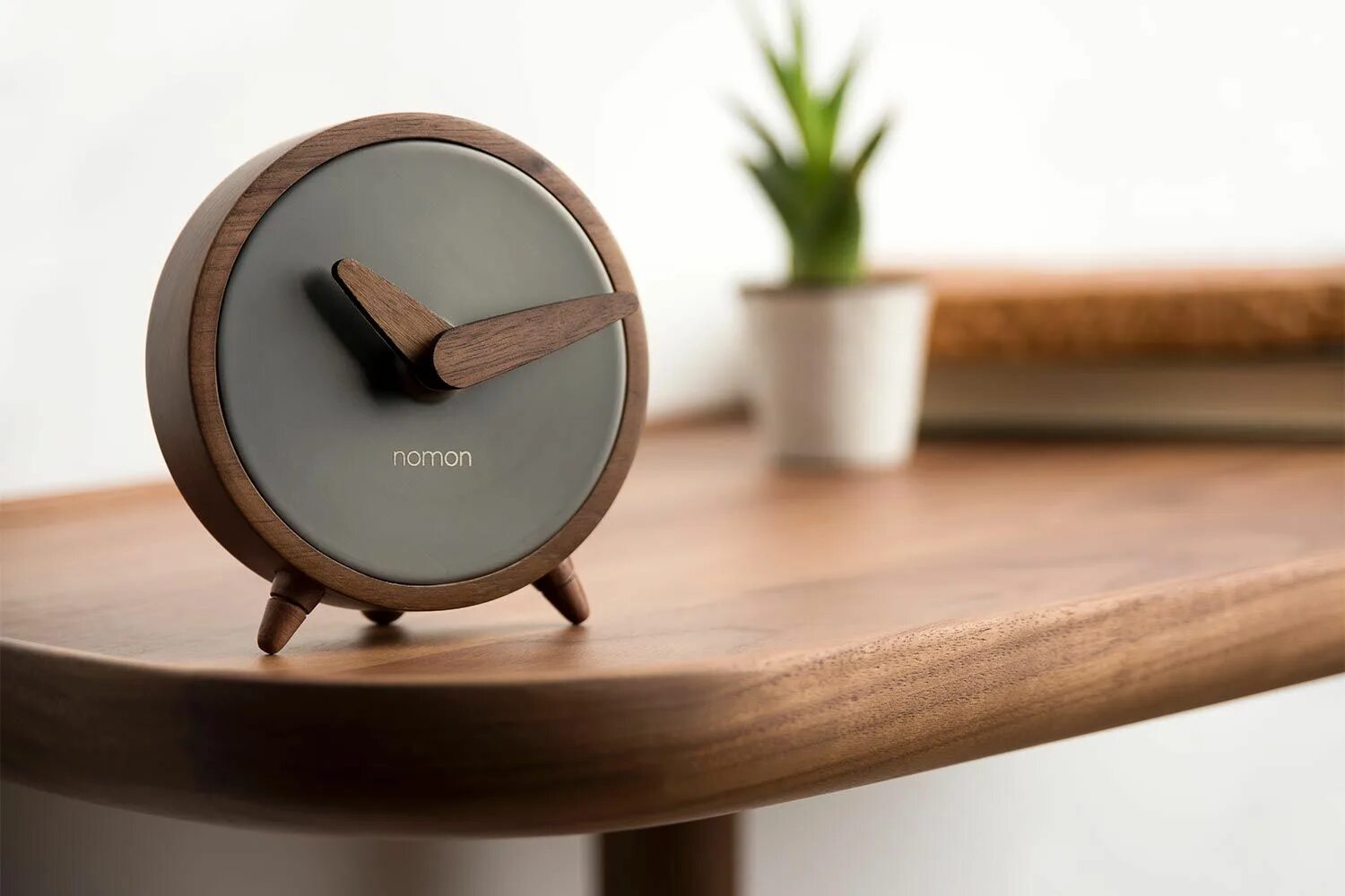 Часы настенные деревянные. Table clock. Оригинальные часы из дерева настольные. Часы металл дерево. Часы настольные.