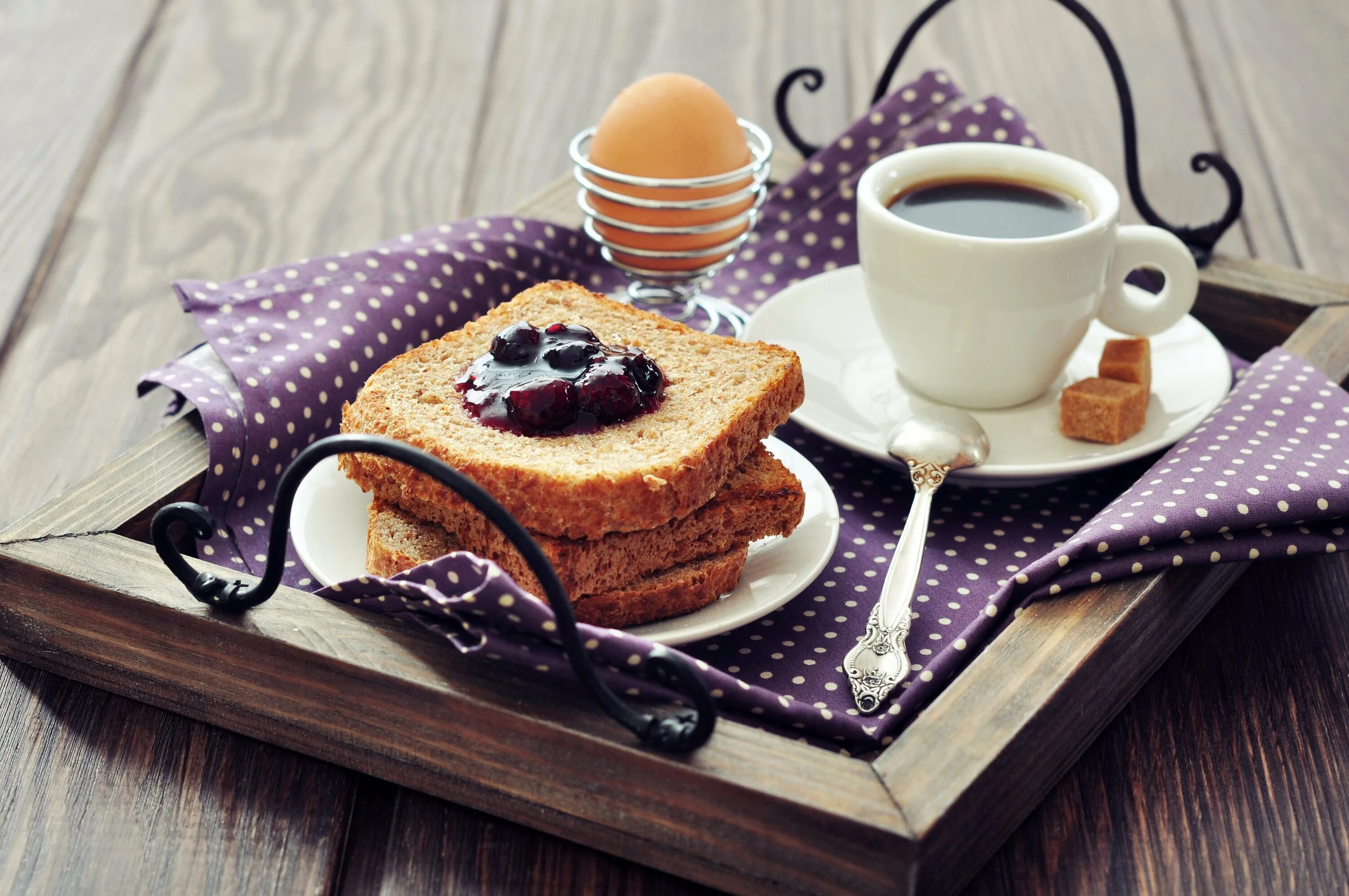 Симпатичного утра. Завтрак с кофе. Доброе утро кофе. Красивый завтрак с кофе. Кофе и пирожное.