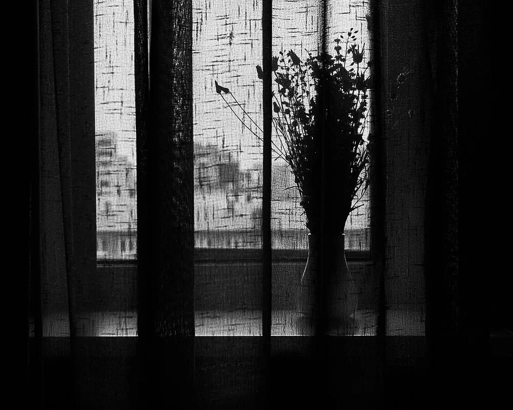 осень грусть. как будто черный за моим окном. окно осень. окно ночью. темное окно.