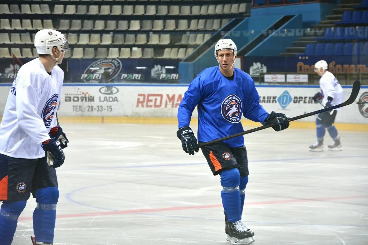 вхл. южный урал орск вхл. картинки кричалки за южный урал орск. хоккеисты. игры южный урал орск 2024.