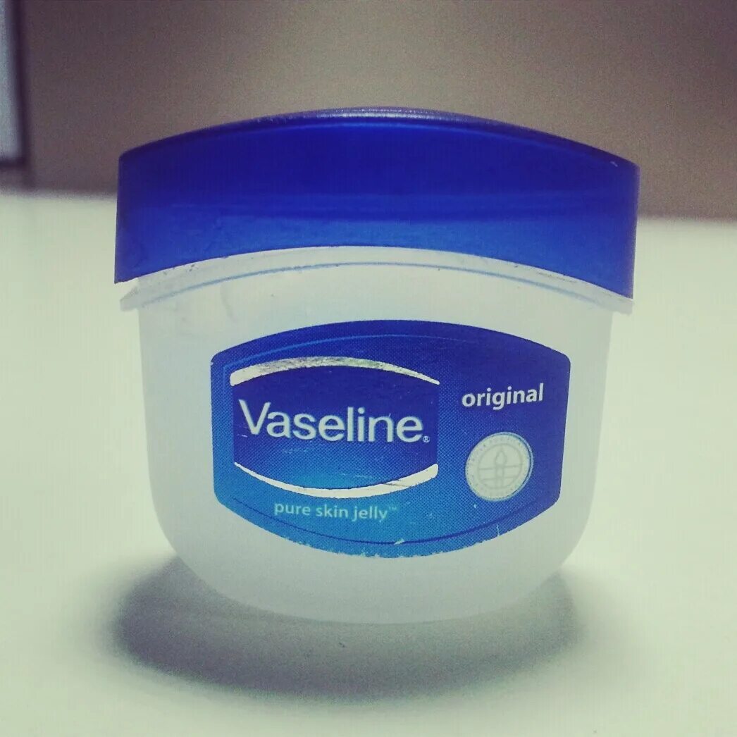 Для чего используется вазелин. Вазелин. vaseline крем для лица. вазелин гель. вазелин для бюста.
