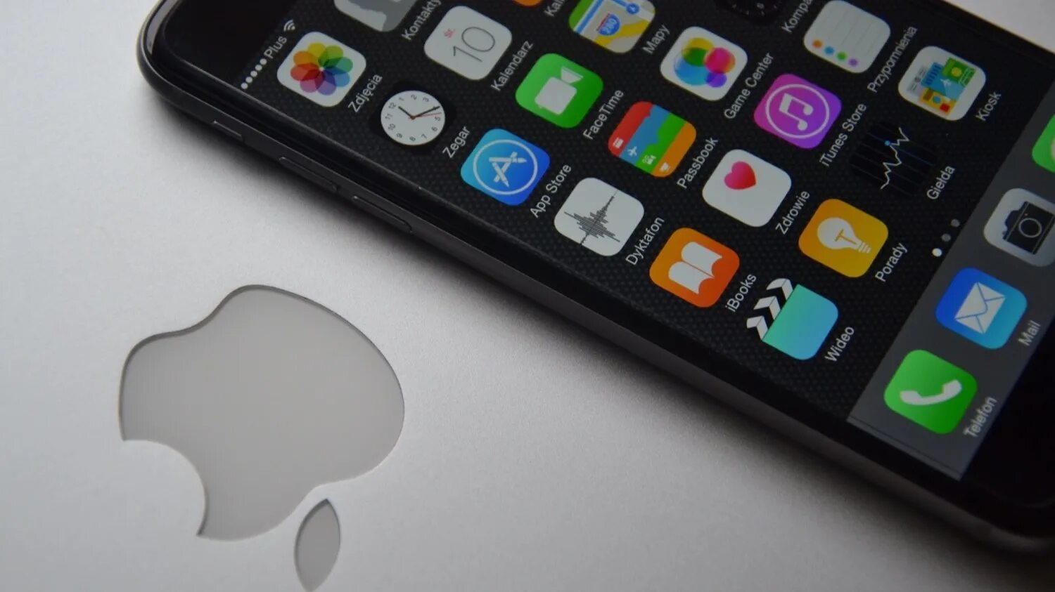Перестал apple. Аппле айфон. apple iphone 13. эпл айфон 10. ios 6 iphone 10.