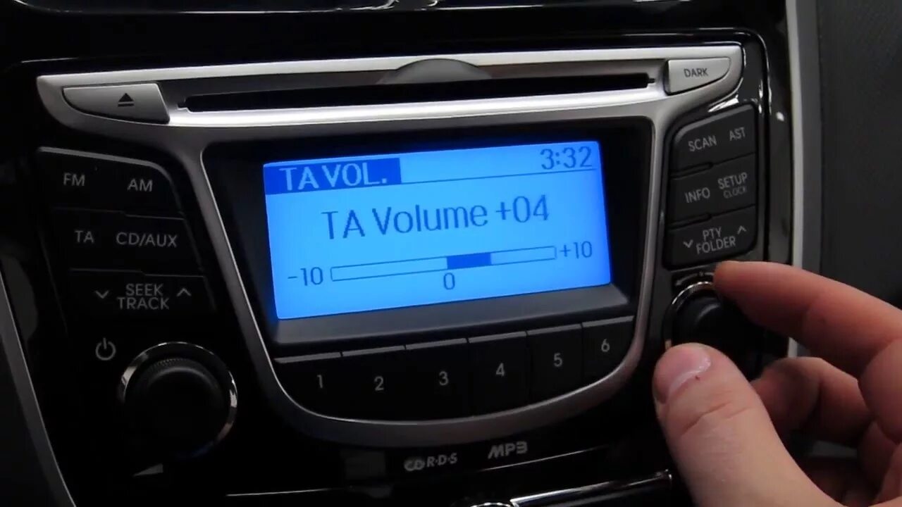 Настроить магнитолу hyundai. Hyundai h-cdm8042. Настроить магнитолу hyundai. Передняя панель магнитола hyundai h-cmd2062g. Штатная магнитола хендай солярис 2012.