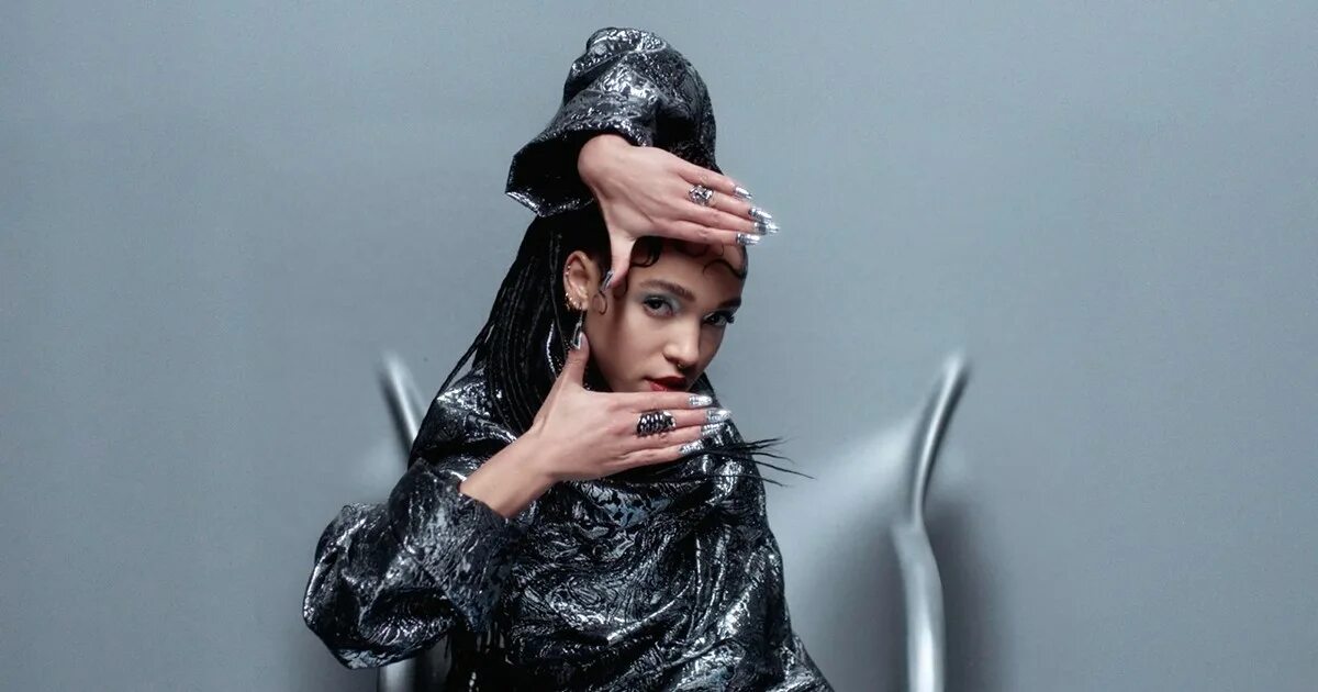 Fka twigs two weeks. Fka twigs. fka twigs танцы. fabby twigs. fka twigs 2025.