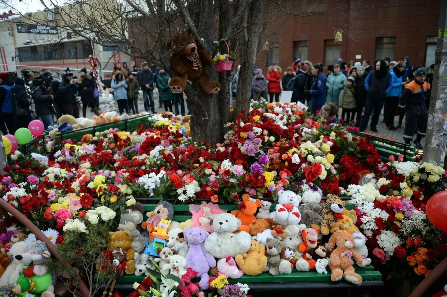 Трагедия в зимней вишне кемерово дата. Трагедия в зимней вишне Кемерово. Трагедия в Кемерово в ТЦ зимняя вишня. Зимняя вишня Кемерово 2018.