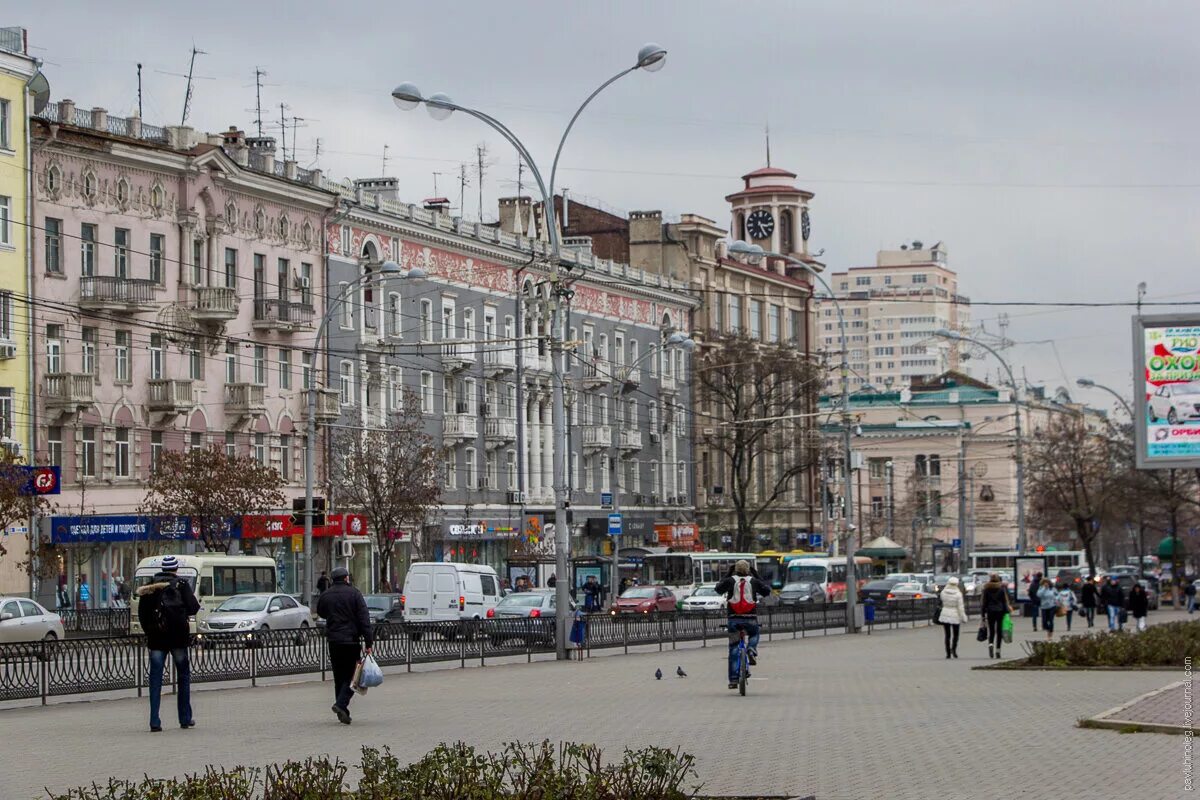 Кто живет в ростове. Улица большая Садовая Ростов на Дону. Большая Садовая улица Ростову на Дону. Центральная улица Ростова на Дону. Большая Садовая улица (Ростов-на-Дону) 97 год.