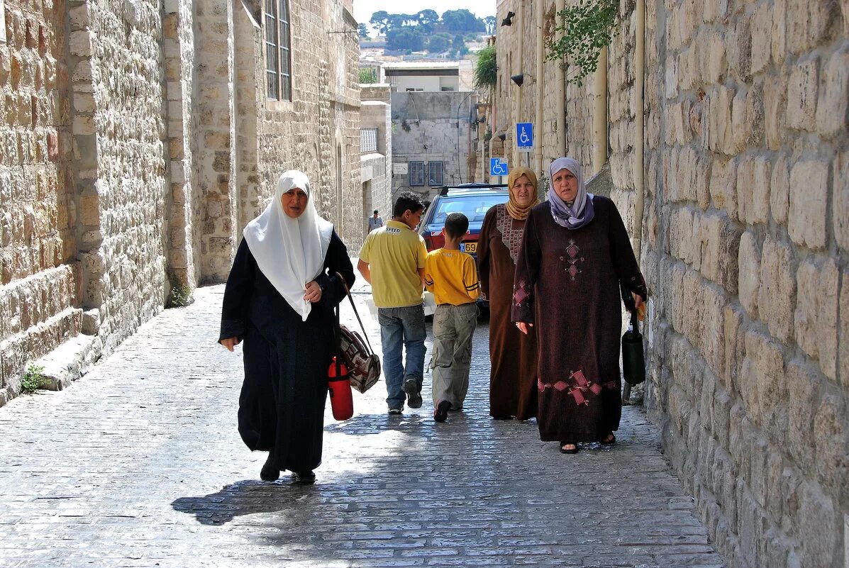 жители иерусалима. культура израиля. стена плача в иерусалиме. люди жители иерусалима. храм господень в иерусалиме.