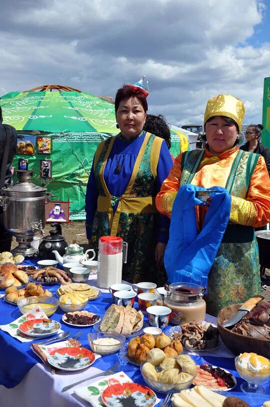 Шарбин бурятский. Бурятские продукты. Монголия еда бууз. Национальная еда бурятов. Национальная еда бурятии.