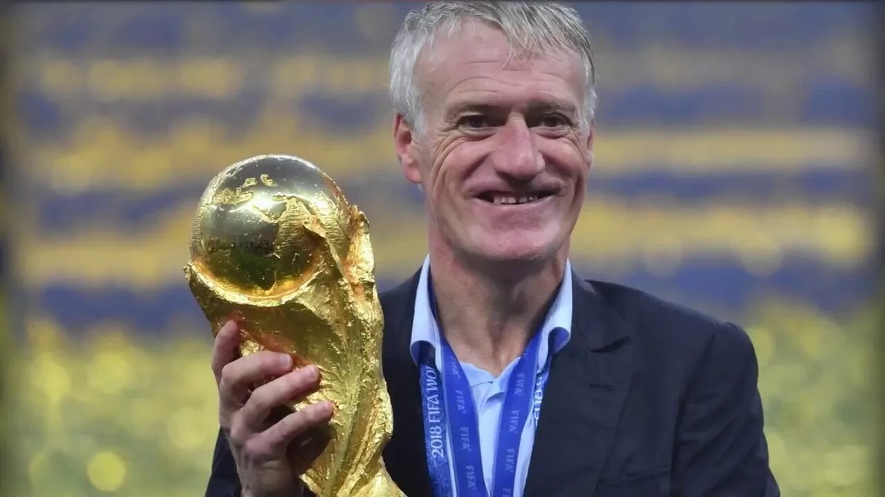 Christophe deschamps jean françois berger. Французский тренер по футболу. Didier Deschamps затылок. Дешам с наградой the best.