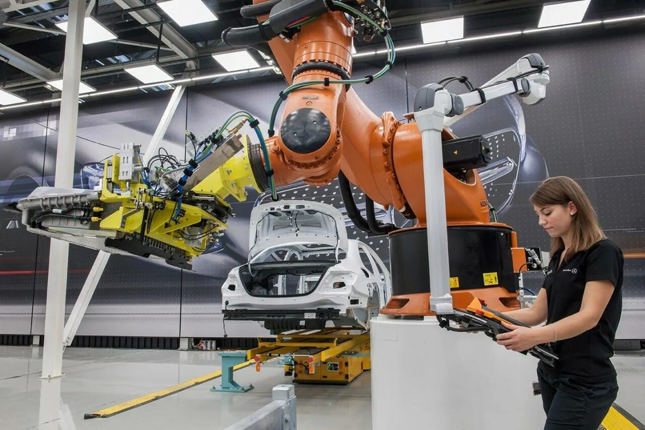 Автономная отрасль. Завод фабрика kuka в Германии. Роботы в машиностроении. Промышленные роботы. Роботы на производстве.