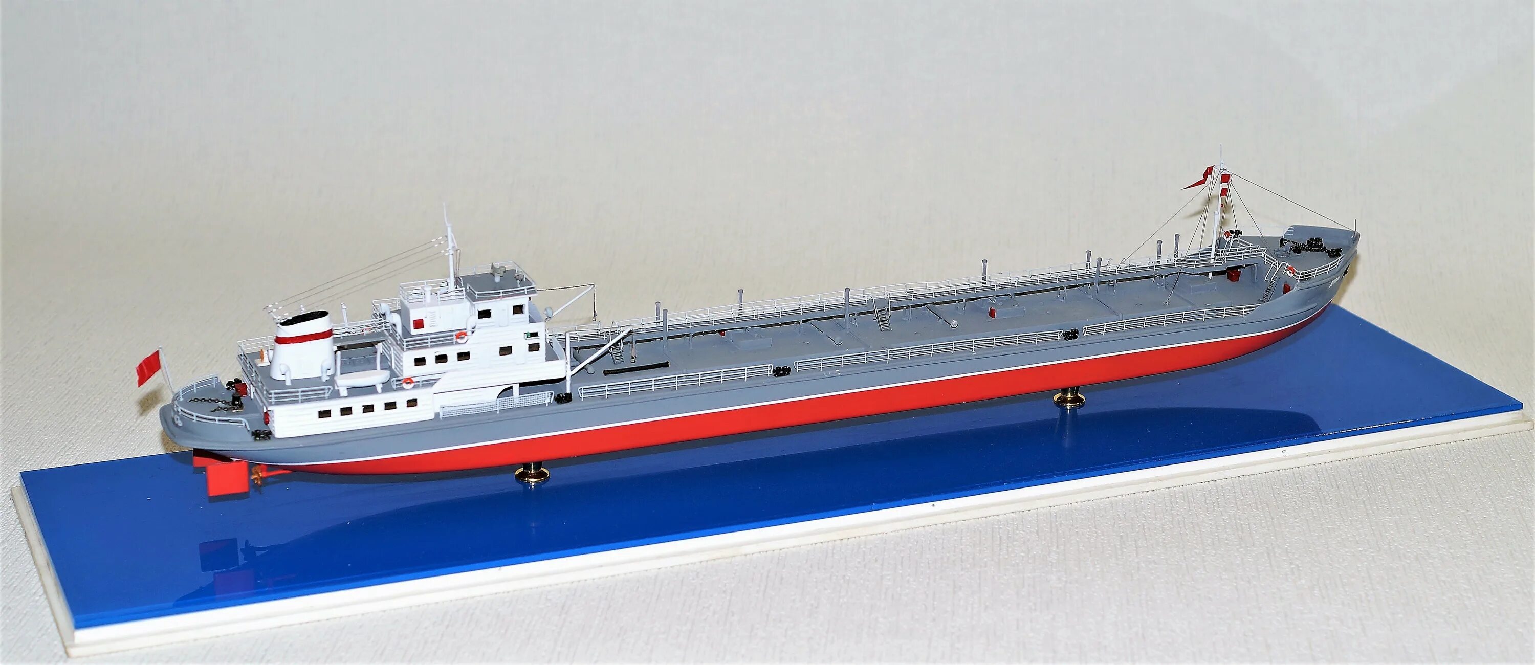 Проекты гражданских судов. Танкер типа Лось. Модель танкера на радиоуправлении. Модель гражданского судна. Танкера типа Вентспилс.