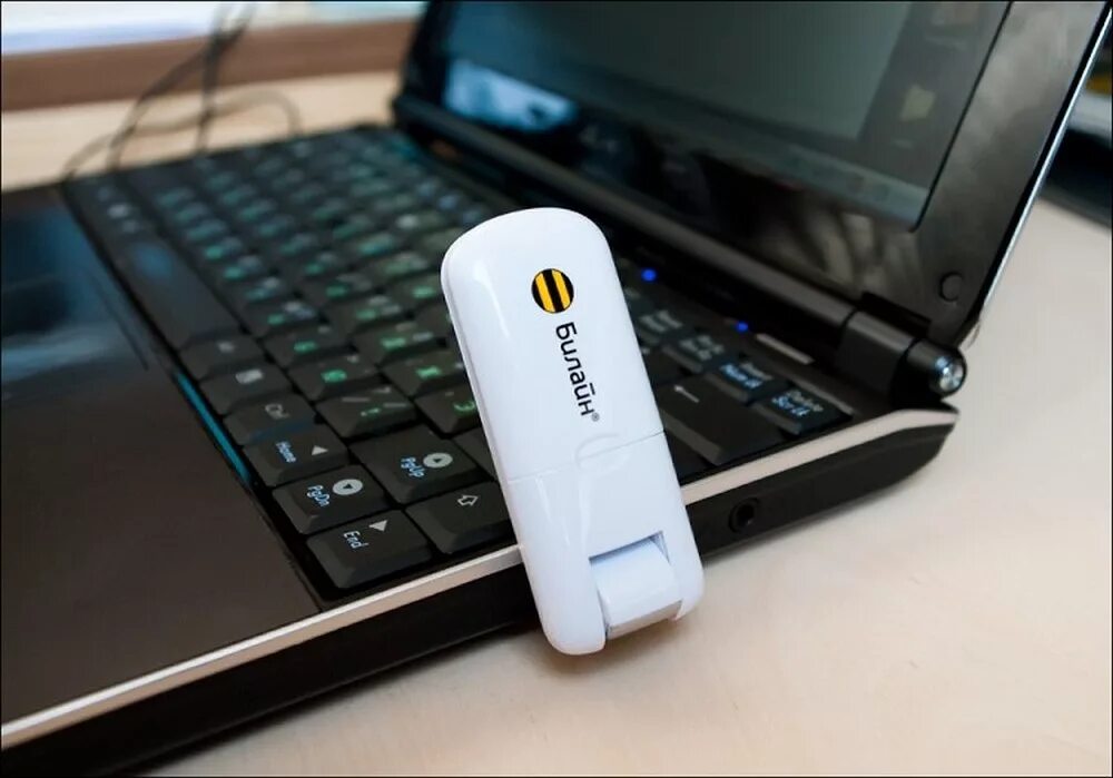 Yota usb 4g lte. Модем для ноута переносной. Ноутбуки без модема. Usb модем ёта 4g. Флешка с интернетом для ноутбука.