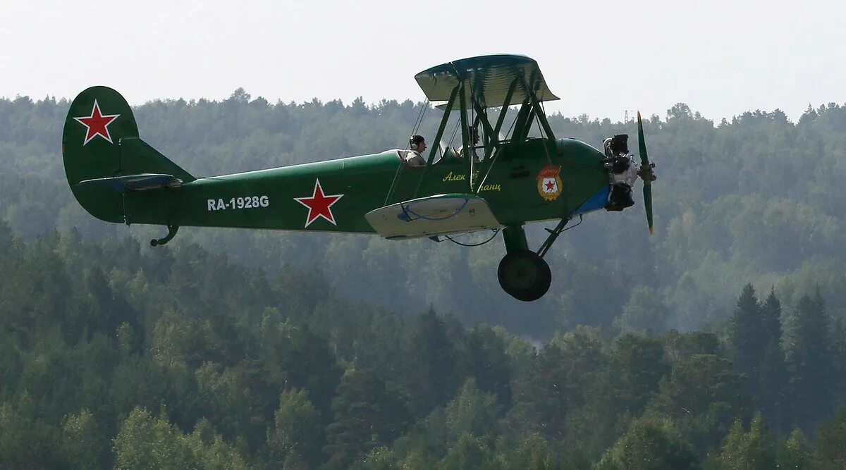 По 2 ото. У-2 самолёт кукурузник. Военный самолет СССР кукурузник. Небесный тихоход самолет у-2. Самолёт у2 в Великую отечественную войну.