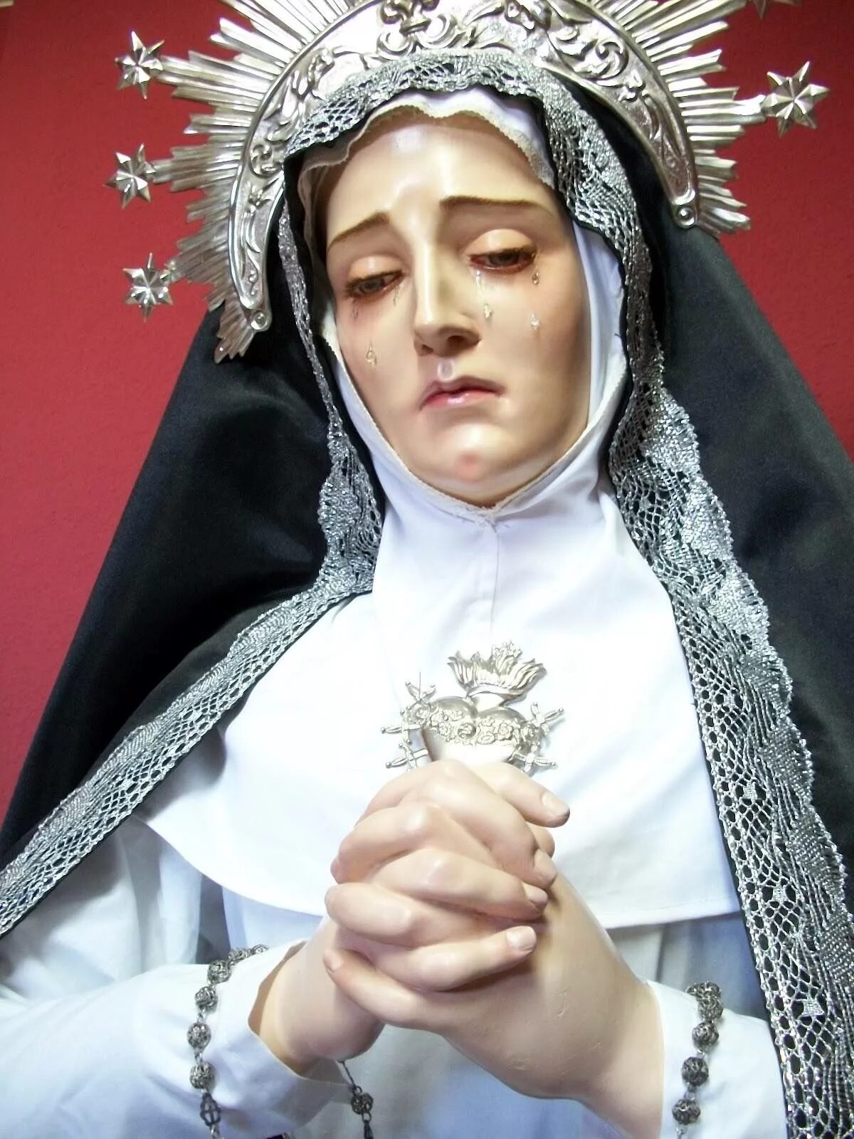 Католические святые. Дева Мария (Virgin Mary). Дева Мария католическая. Католическая статуя Девы Марии. Святая Дева Мария католицизм.