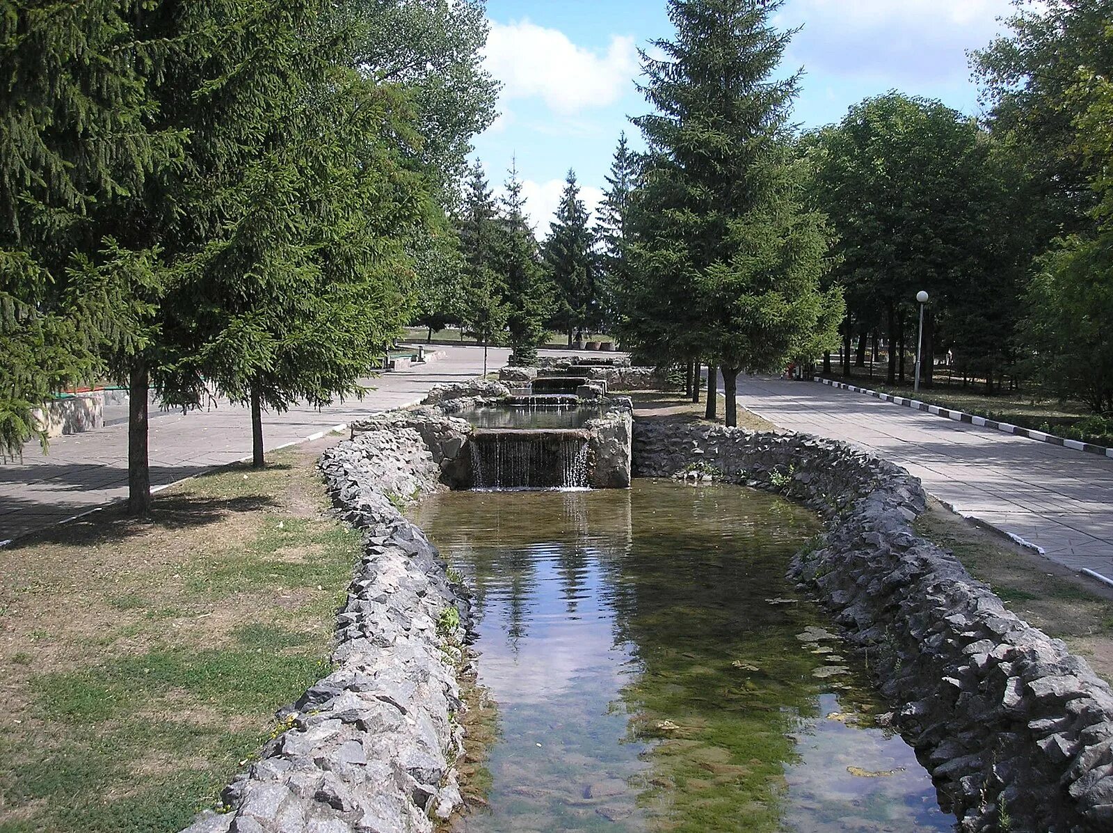 Парк Гагарина Белгород фонтан. Парк памяти Гагарина Белгород. Сквер Гагарина Белгород. Мемориал в парке Гагарина Белгород. Парк памяти белгород