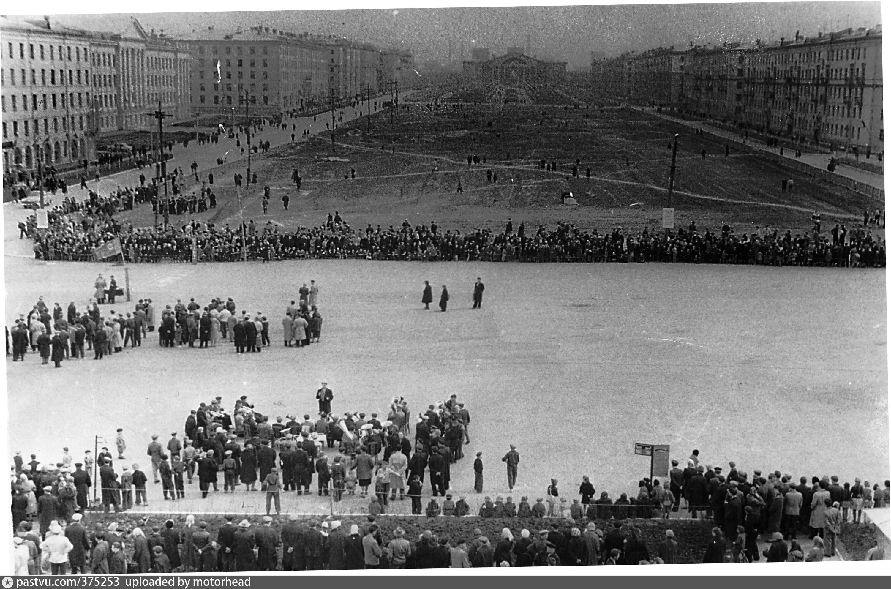 Площадь революции Челябинск 1940г.. Челябинск до революции 1917 года. Площадь революции Челябинск 1945 год. Челябинск до революции