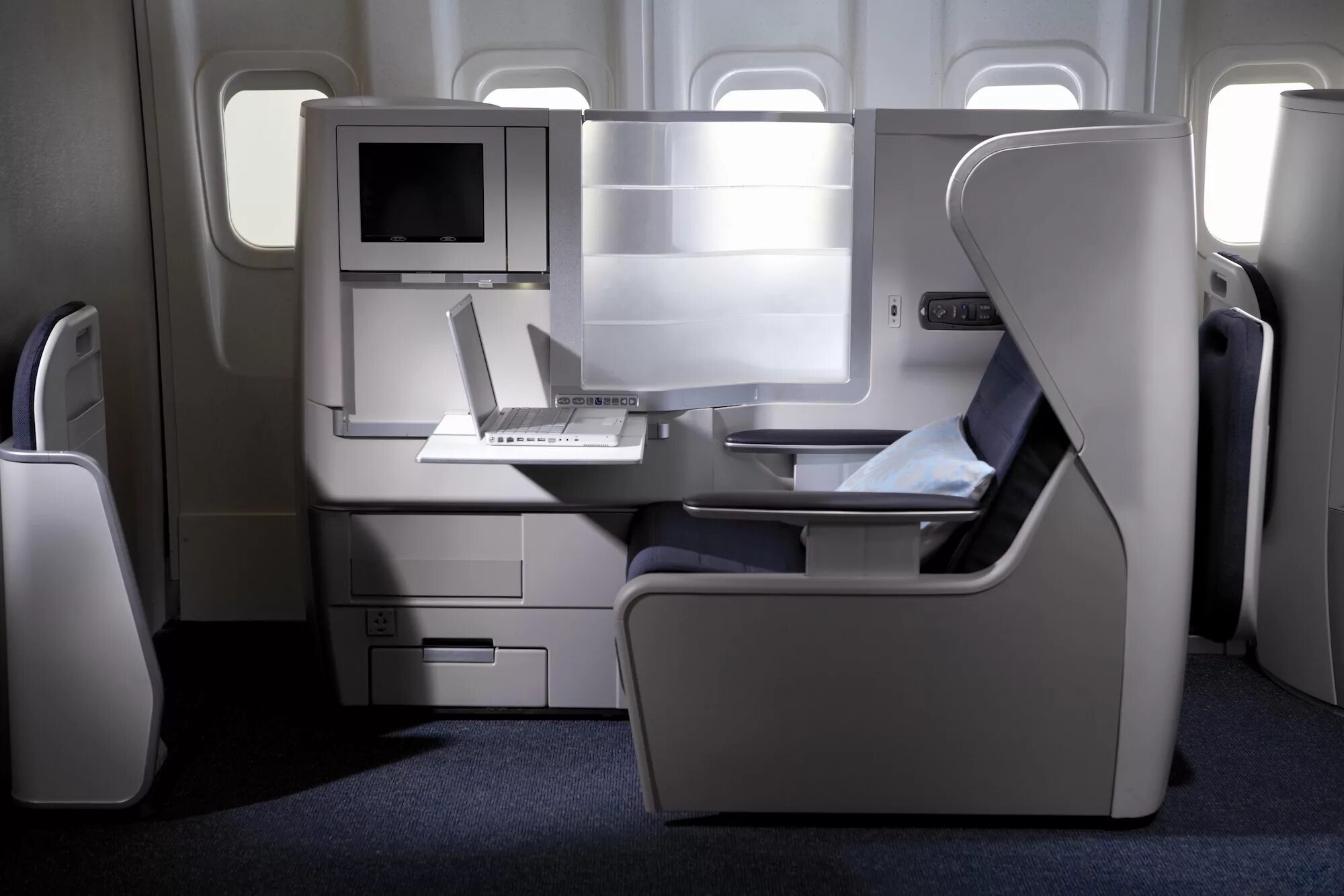 Бизнес класс регистрация. British Airways Business class. 27 Business class Seats Challenger 850. British Airways 787 Business. British Airways Boeing 787 Business class.