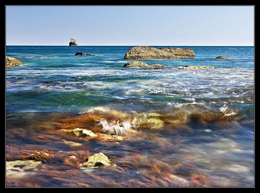Черное море самое соленое. Баренцево море летом. Японское море. Побережье японского моря. Берег японского моря.