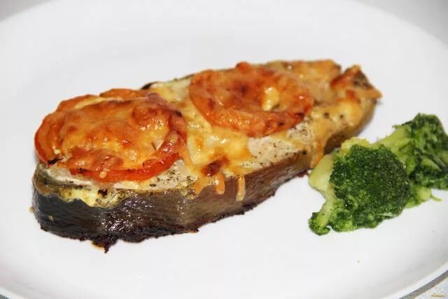 рыба с картошкой в духовке. лосось запеченный с сыром. кета в духовке с овощами и сыром. кета с помидорами и сыром. кета в духовке с помидорами и сыром.