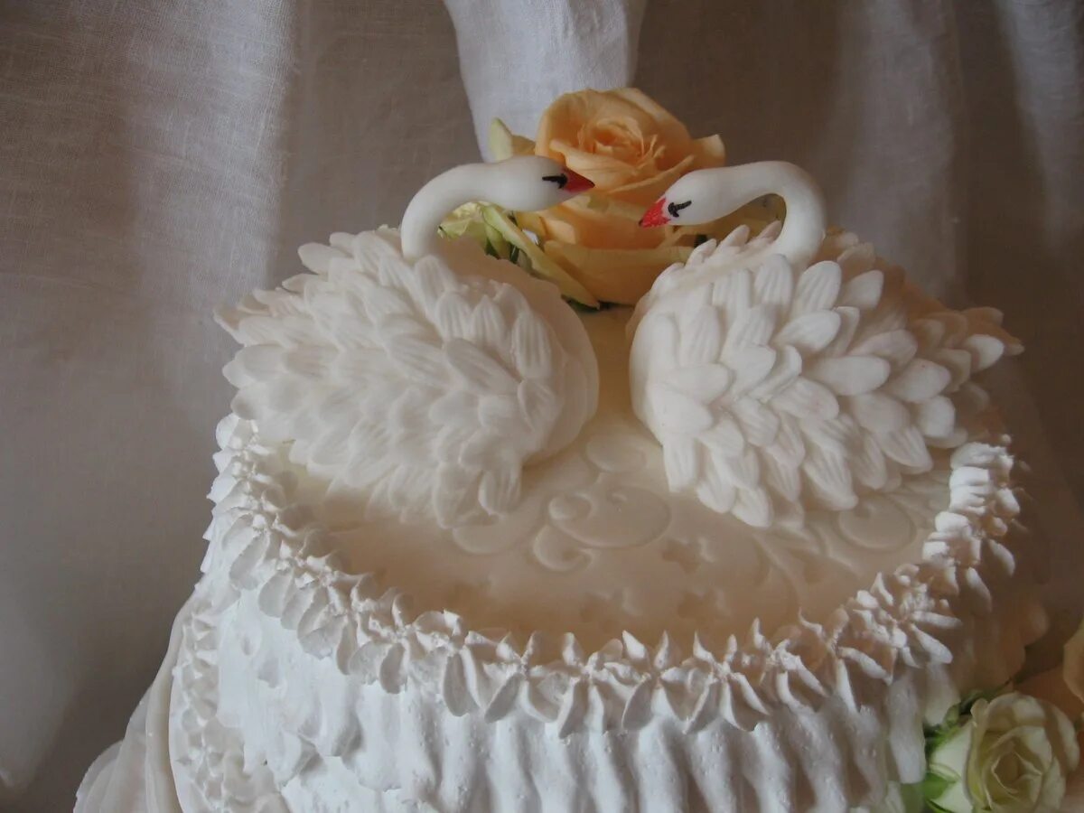 Торт принцесса лебедь. Красивые торты с лебедями. Лебеде торт. Тортики с лебедями. Лебеде торт.