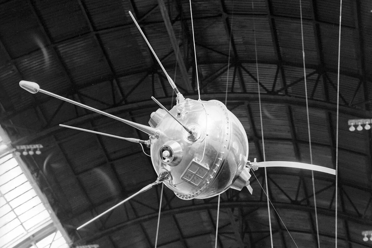 Луна 2 дата выхода в россии. АМС Луна 1. Советская межпланетная станция «Луна-1». 2 Января 1959 года запущена первая Советская межпланетная станция Луна-1. Советская автоматическая межпланетная станция Луна-2.